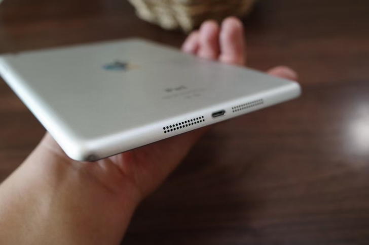 ipad mini1  16G边角有点磕碰...