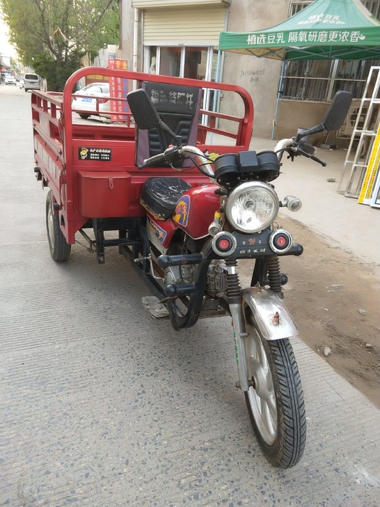 家里自用的宗申 摩托三轮车，买来就用了几个...