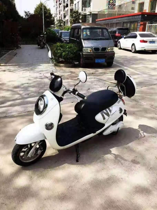 急转九成新新艺60伏小龟王电动车，原价36...