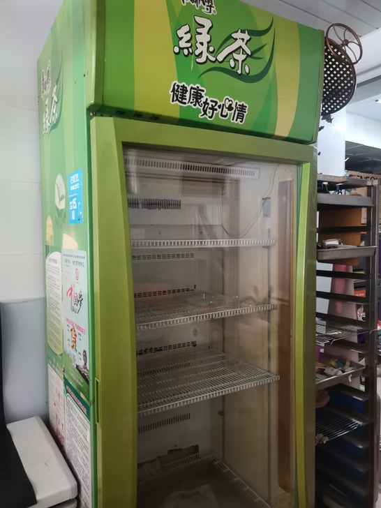 卧式冷冻冰箱一台，冷藏柜一台，一起800块...
