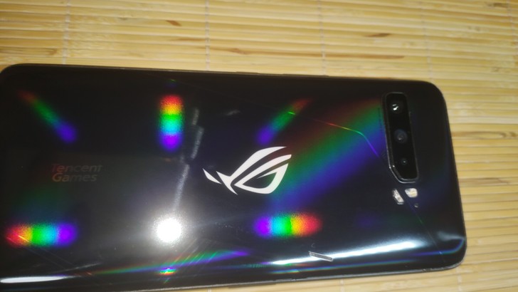 ROG3手机12+128g。