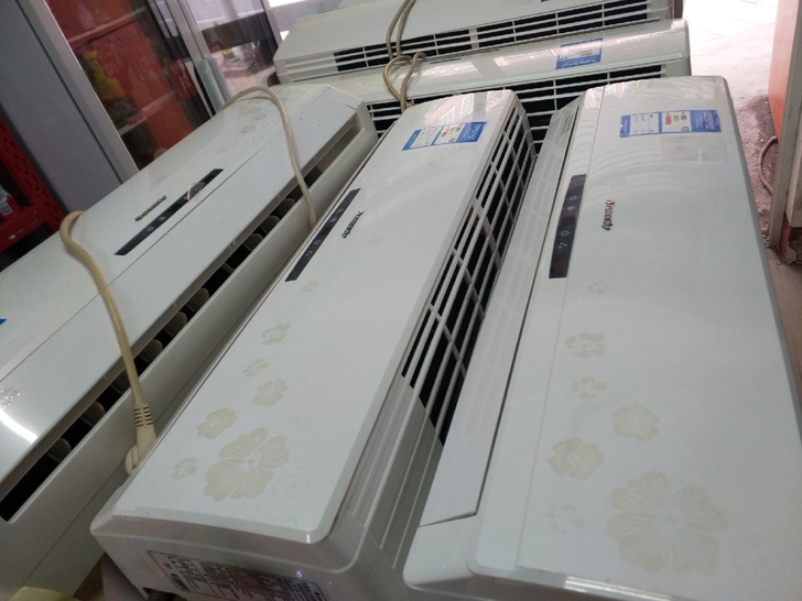 九成新二手年格力空调