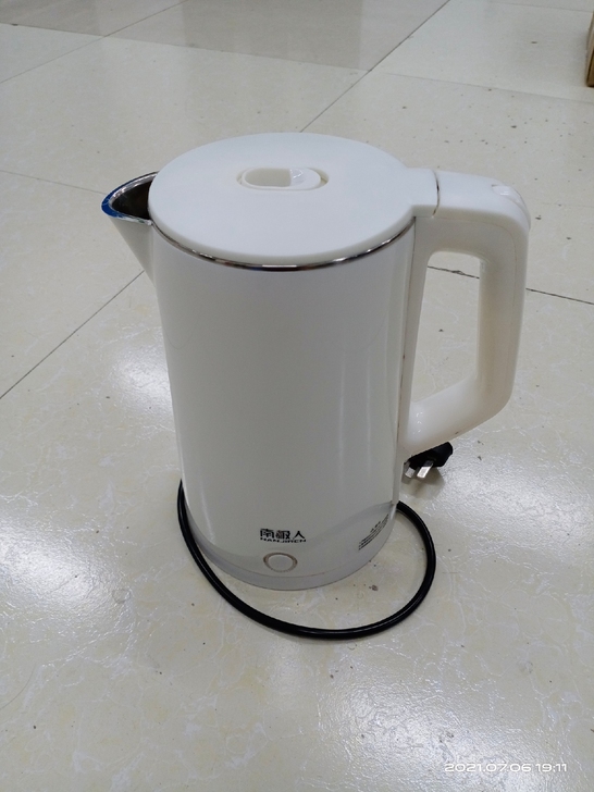 南极人电热水壶,九成新,1.8L大容量,内...