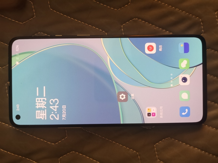 一加8t，8+128版本，买来一直戴着壳膜...