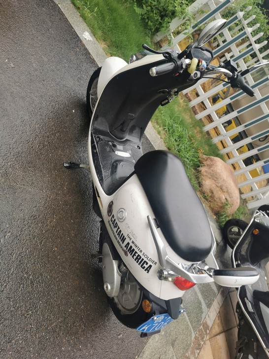 8成新爱玛电动摩托车，新换的电池，入手40...