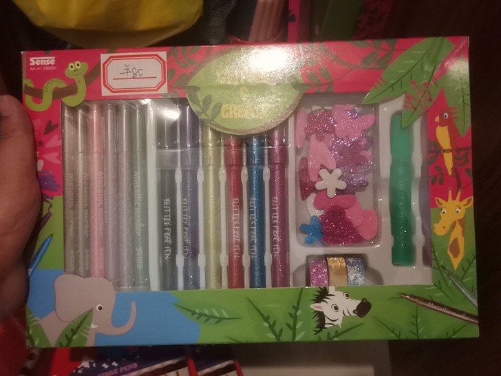 玩具一盒，绘画用