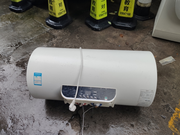 美的60升电热水器 很新的美的60升电热水...