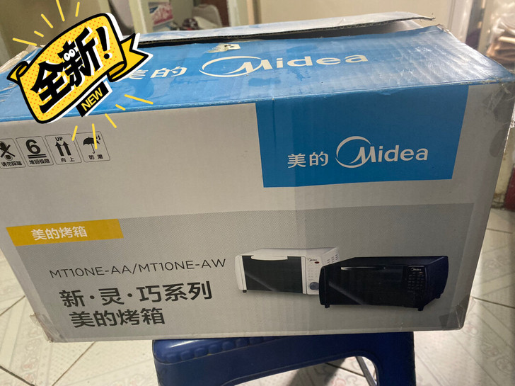 美的的小烤箱,很迷你,不占地。功能也特别多...