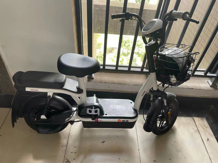 雅迪电动车自用刚买两个月原价1699，能跑...