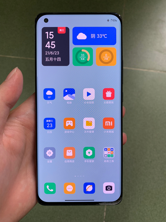 小米11黑色8+128的,机器有95新左右...