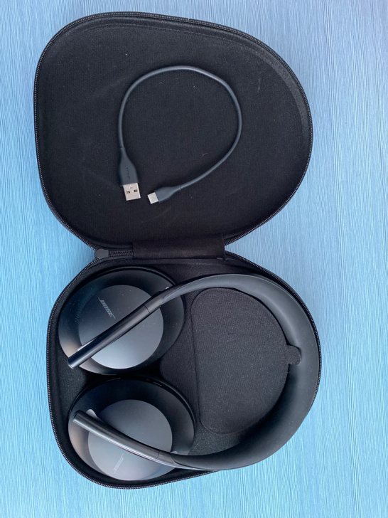 bose 700。成色9成新。用轻微使用痕...