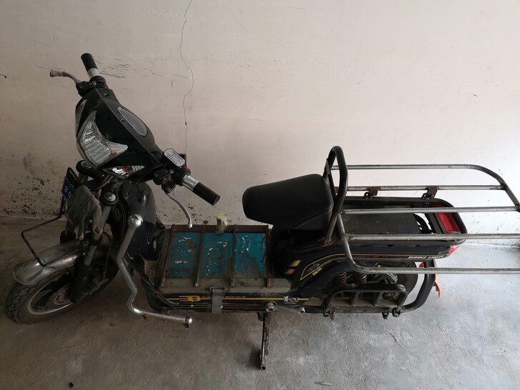 8成新凤凰牌电动车,带牌照,新换的黑金电池...