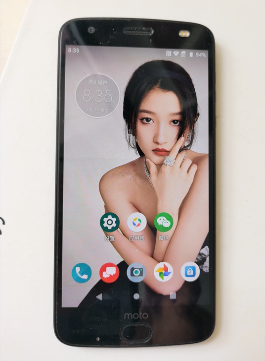 Moto z2绕龙835处理4+64摩托罗...