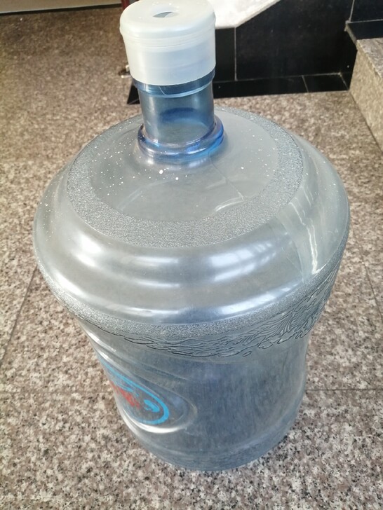 纯净水桶2个，用不上了转让每个10元，塘沽...