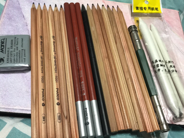 素描铅笔一套,没有削过,铅笔使用量如图所示...