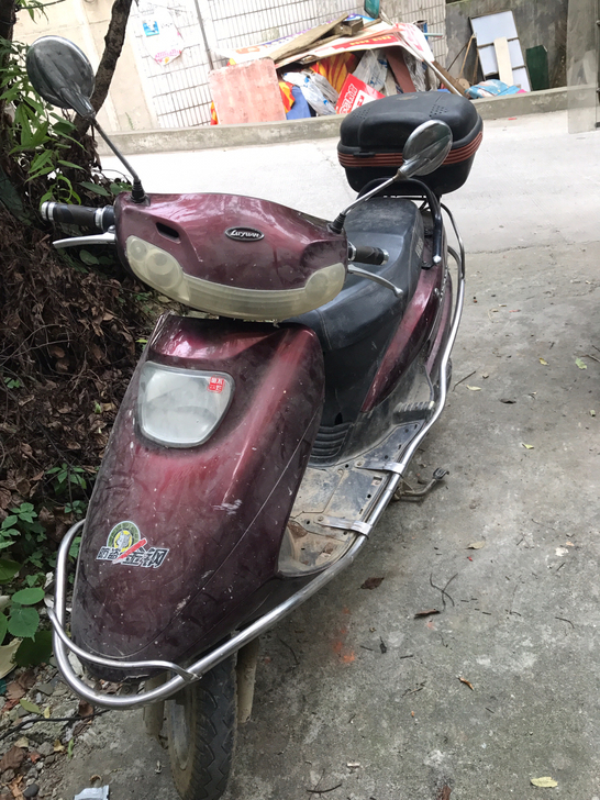 绿源电动车8成新 因工作需要外出，便宜卖8...