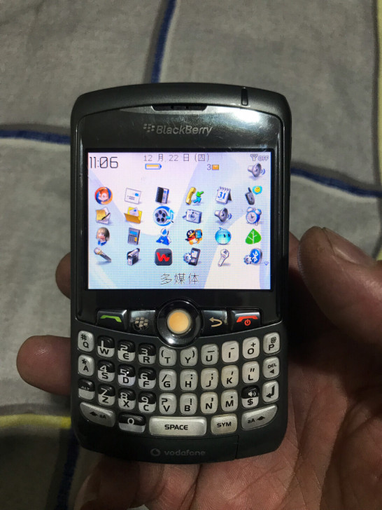 黑莓8310手机,手机电池有点鼓,不是特别...