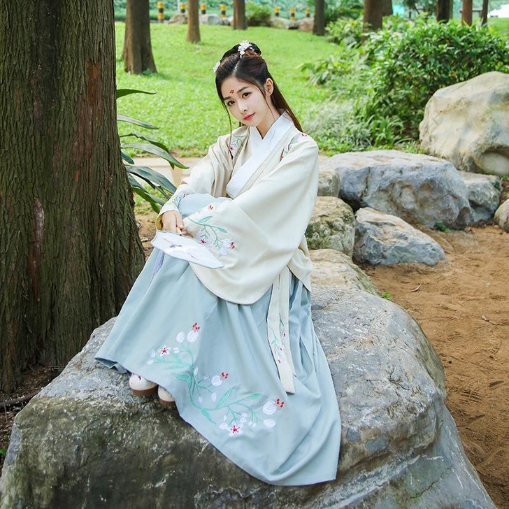 蝶恋花原创  汉服女  中国风  日常刺绣...