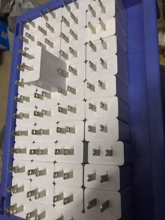 手机充电器牌子货 5V-2.4A全新