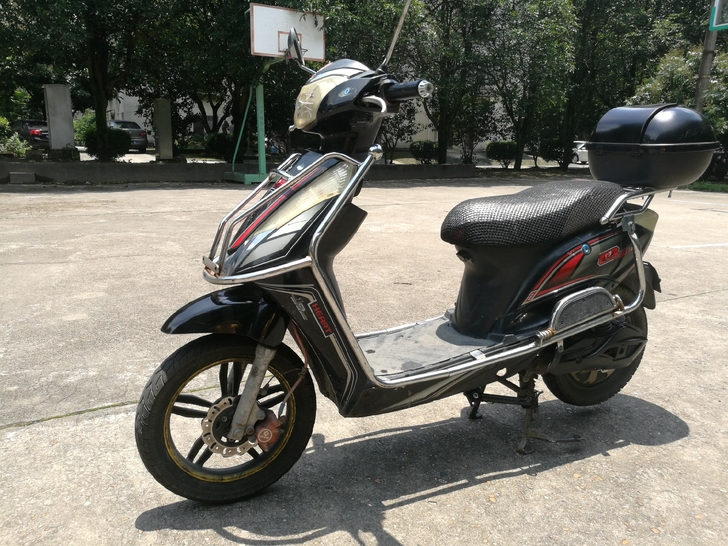 二手心艺电动车,原价3000买的,才用一年...