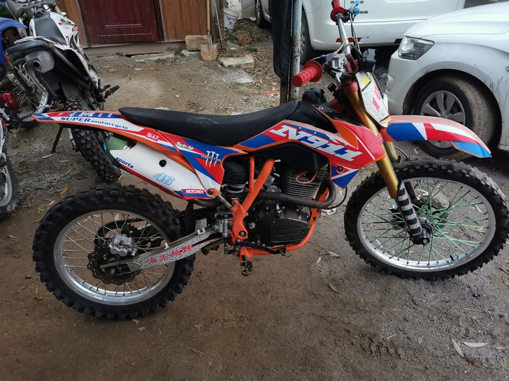 越野小钢炮一台成色如图动力暴躁有需要的联系