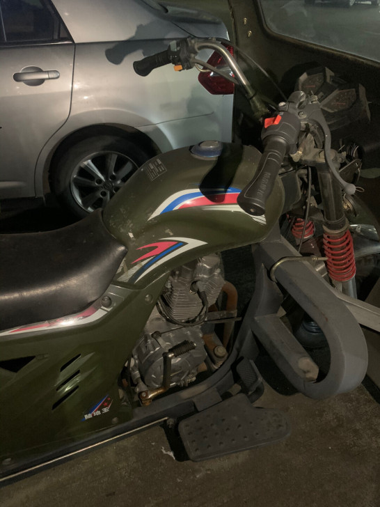 汽油三轮摩托车，几乎9成新，买回来用了10...