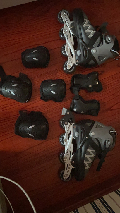 轮滑鞋，全新未使用仅拆装。大小可调节，送护...