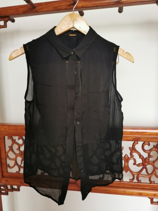 真丝无袖衬衣，比较透，M码，买小了，没穿过...