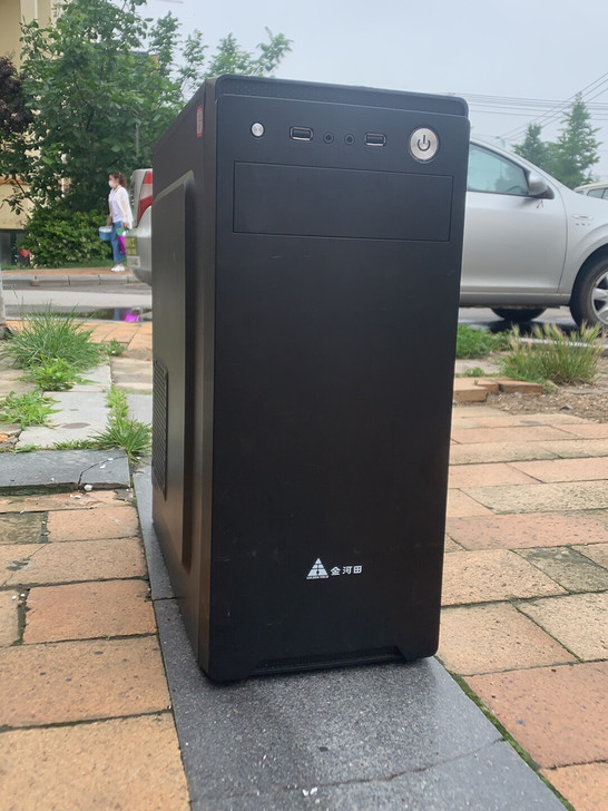 这是一台电脑，能开机，能看电影，能办公做表...