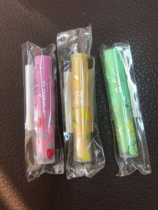 全新未拆封 泰国小草莓变色润唇膏 二支包邮