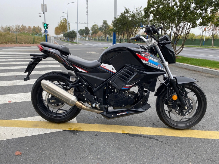 街车枭风250，就骑1000公里，手续都有...