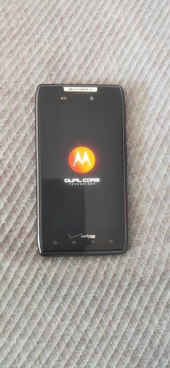 摩托罗拉XT912 ，7.1毫米惊艳超薄机...