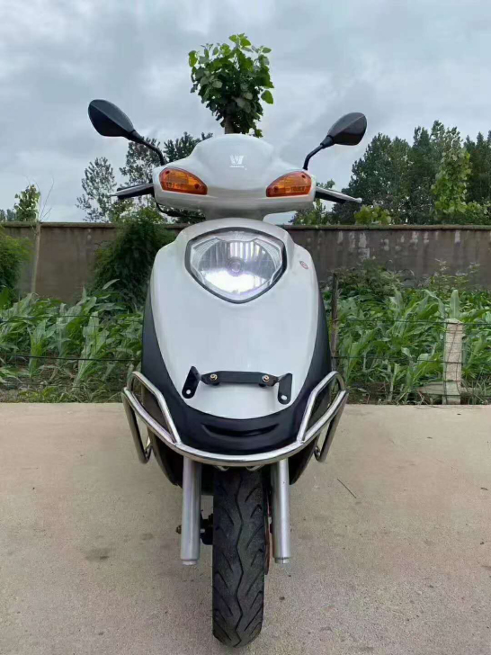 豪爵宇钻125cc ， 亮白色九五成新， ...