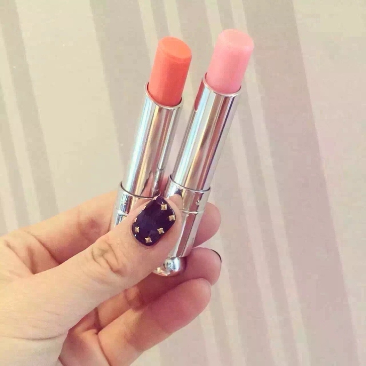 迪奥变色润唇膏小样1.5g。