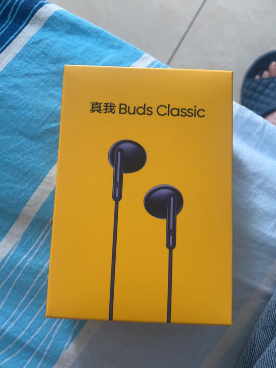在真我pro送的耳机,未拆