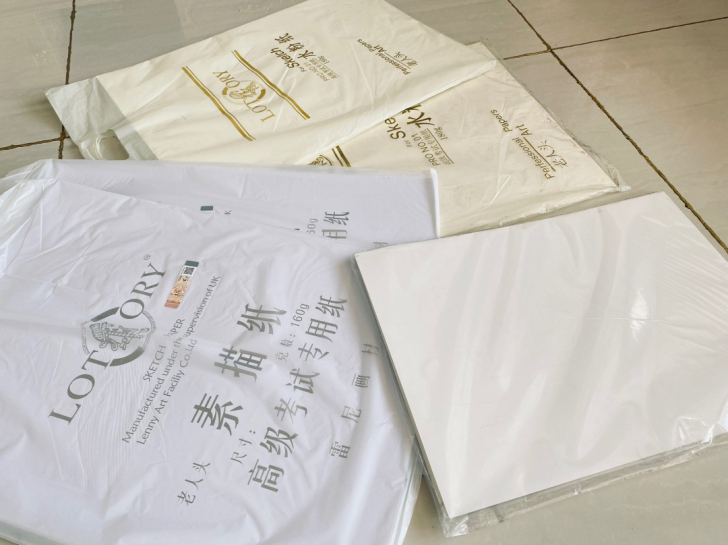 集训屯剩下的，两袋素描纸是全新的，刚拆封，...
