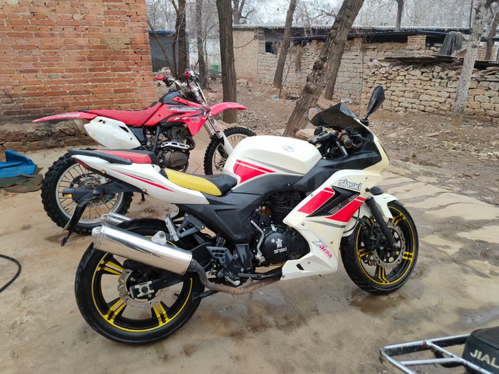 ,这个趴赛1900送全新头盔,越野3300...