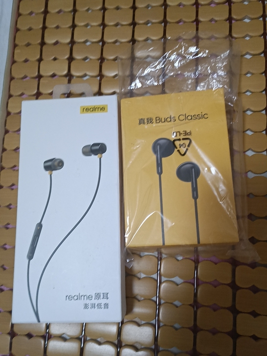 realme 两个耳机 一起打包 买手机送...