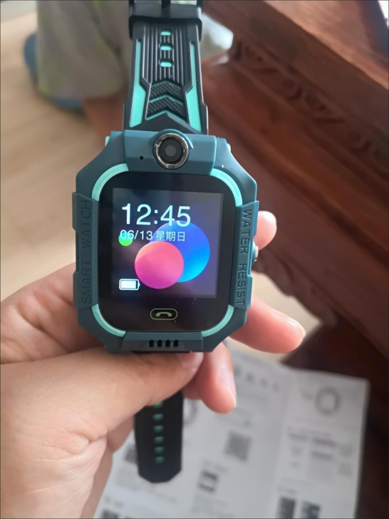 一折出全新正品小天才儿童电话手表Z6同款，...