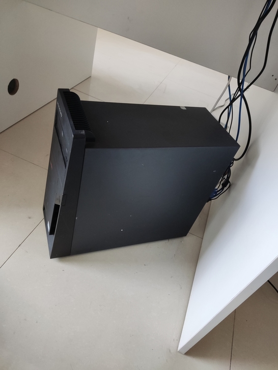 出售一套自用办公电脑，联想主机，22寸品牌...