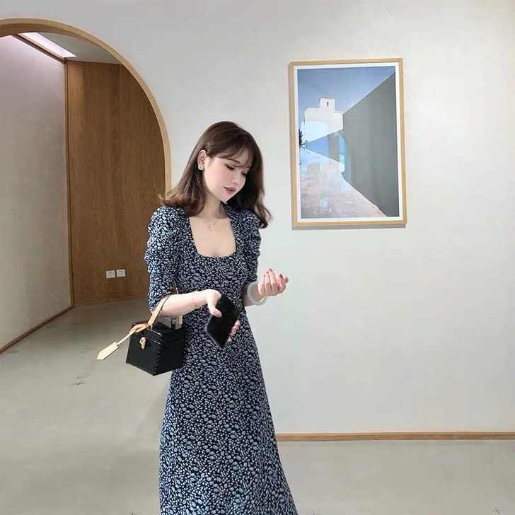 法式方领泡泡袖气质碎花连衣裙女神范收腰显瘦...