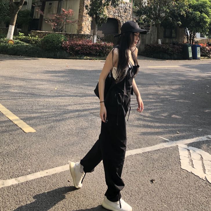 春季新款韩国ins同款设计宽松工装背带裤绑...