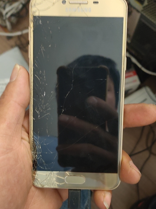 三星 C5000，屏幕坏，充电有震动，用得...