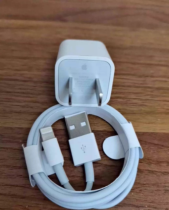个人闲置转让一套iPhone原装充电器，闲...
