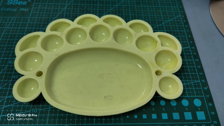 调色盘，成色如图；邮费按距离收取。