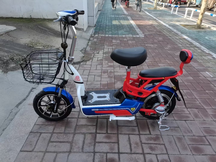 新日电动车，八九成新的车，经典小款车型，小...