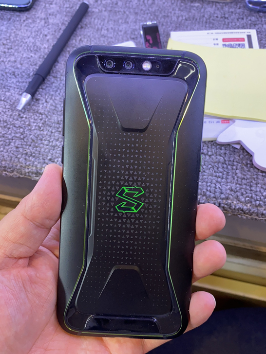 小米黑鲨1代，8+128G高通845处理器...