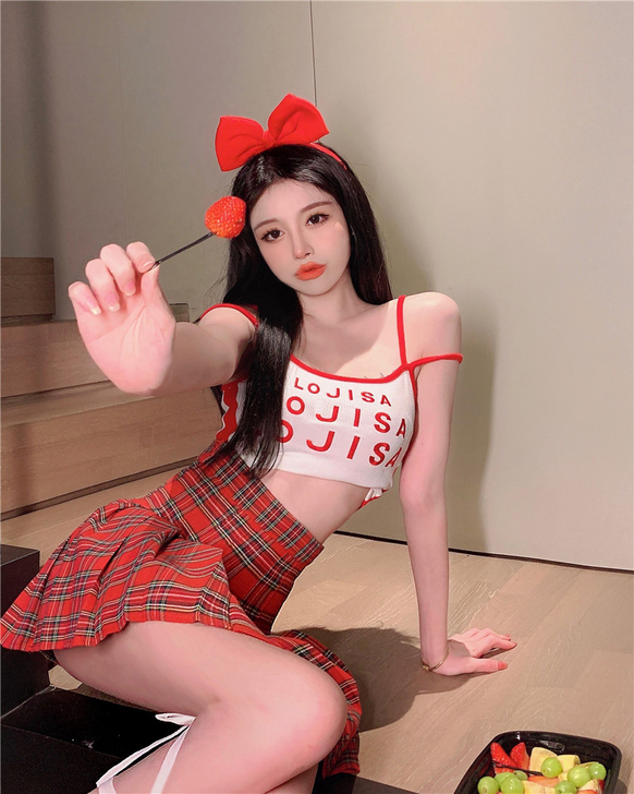 吊带背心女夏季设计感小众刺绣短款性感欧美辣...