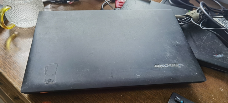 联想M495，1T硬盘，屏幕有暗斑，不影响...