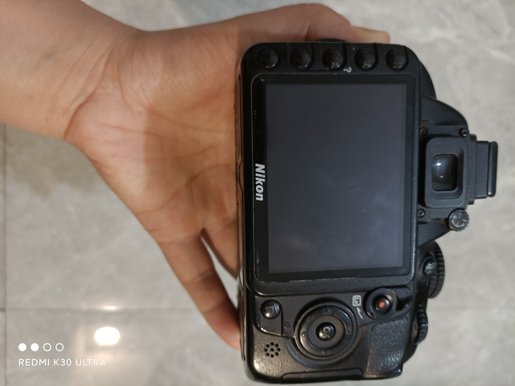 尼康d3100单反相机机身成色如图